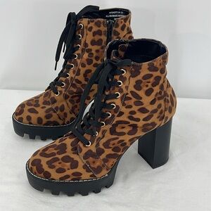 BAMBOO WOMENS HEELED BOOTS SIZE 8.5 Animal Print